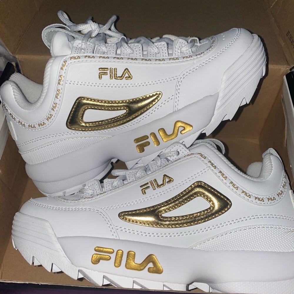 NEVER WORN - Girls Fila Sneakers Size 4.5